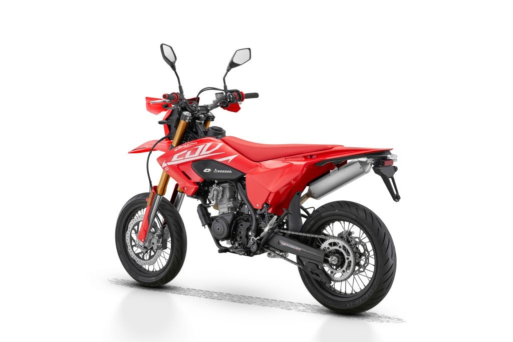 QJ Motor COV 125: arriva la motard da 15 CV a 3.190 euro